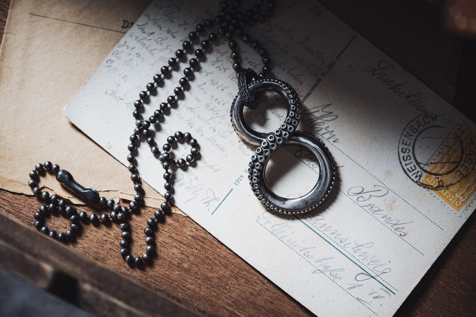 Schmuck mit Bedeutung: Was die Farbe deines Edelsteins verrät
